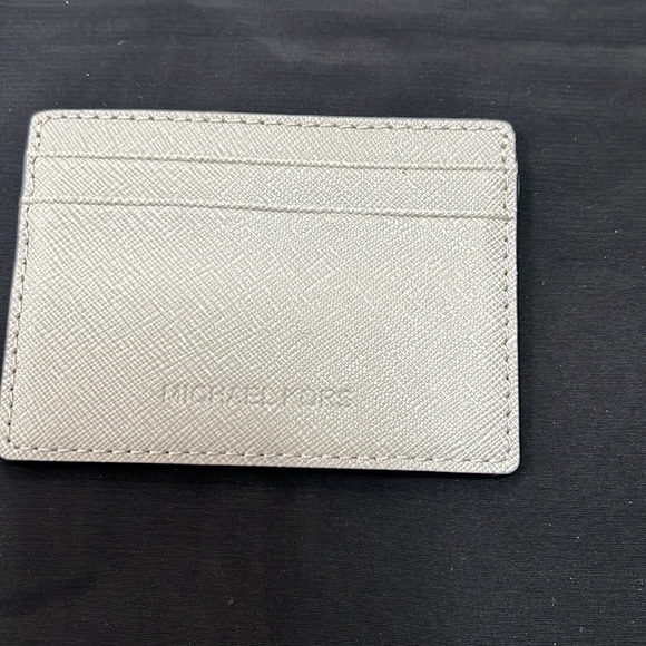 Michael Kors Wallet - Picture 4 of 13